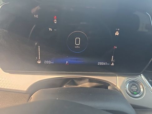 Used 2025 Chevrolet Trax LT w/ LT Convenience Package FWD image 8