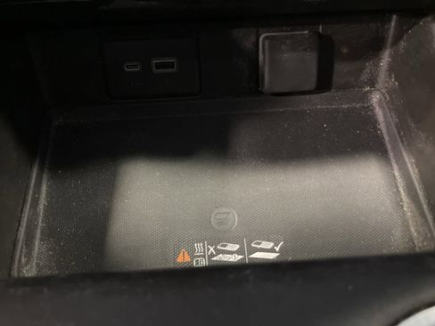 Used 2021 GMC Yukon XL SLT image 17