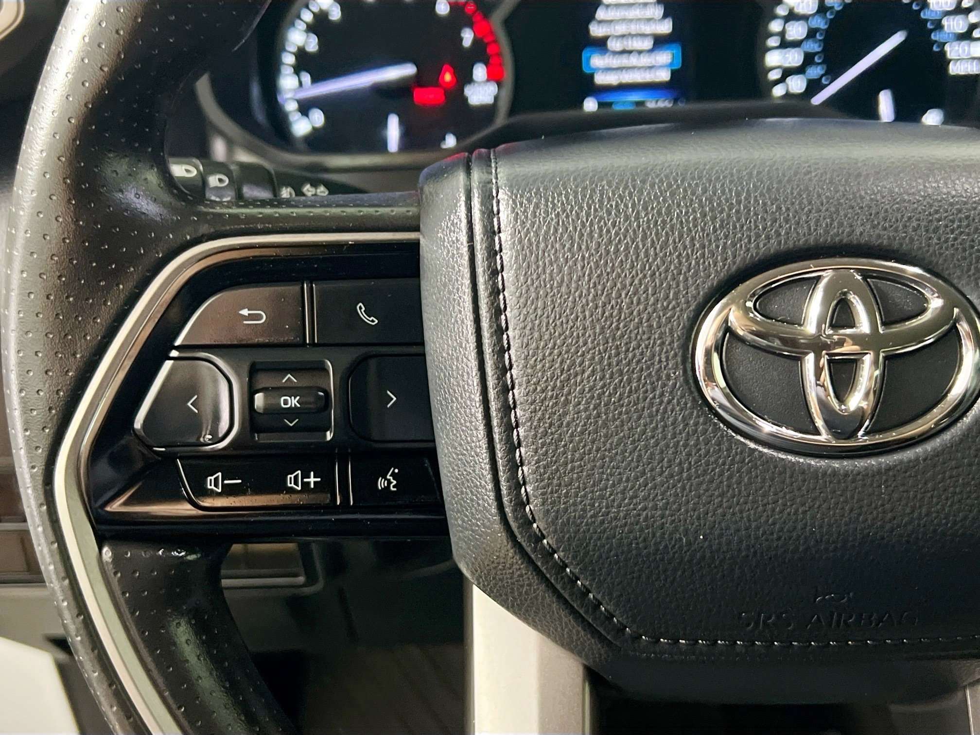 Used 2023 Toyota Tundra SR5 w/ SR5 Convenience Package AWD/4WD image 18