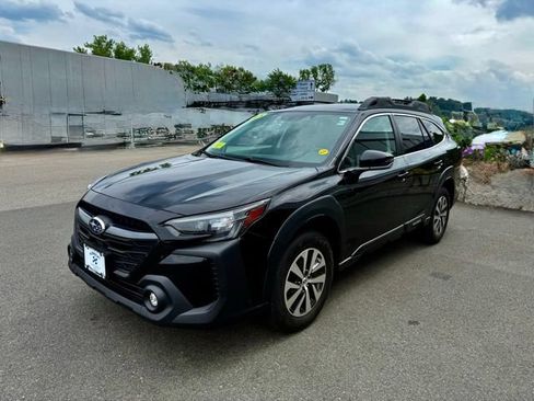 Used 2023 Subaru Outback Premium AWD/4WD image 3