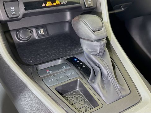 Used 2025 Toyota RAV4 XLE FWD image 15