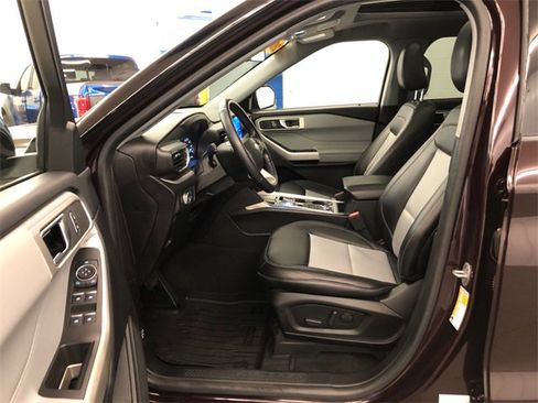 Used 2022 Ford Explorer XLT w/ Equipment Group 202A image 26