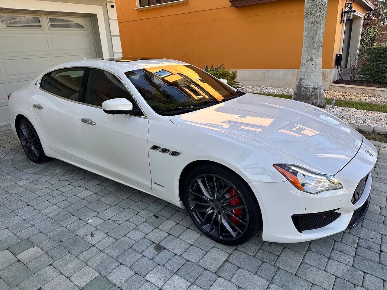Used 2017 Maserati Quattroporte GTS GranSport RWD image 32