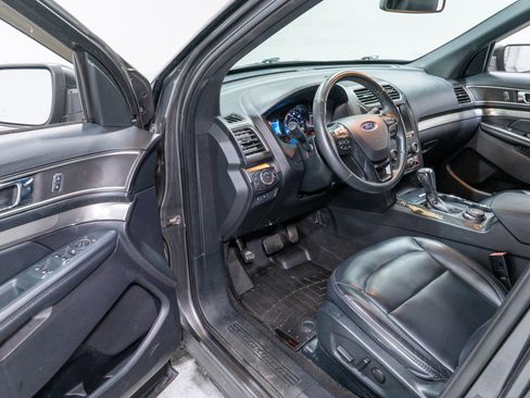 Used 2019 Ford Explorer XLT w/ Equipment Group 202A image 12