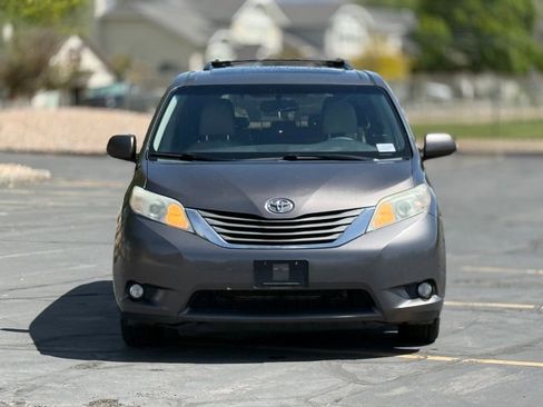 Used 2013 Toyota Sienna XLE AWD/4WD image 2