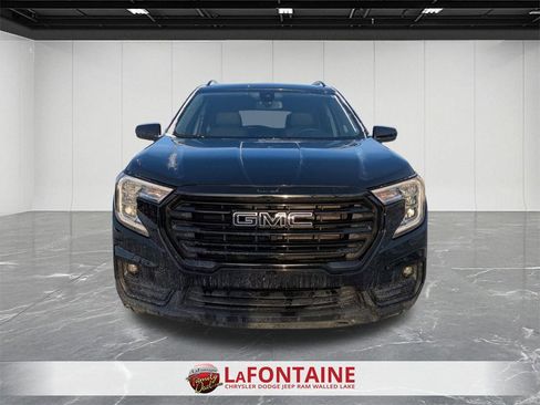 Used 2023 GMC Terrain SLT w/ Elevation Edition image 8