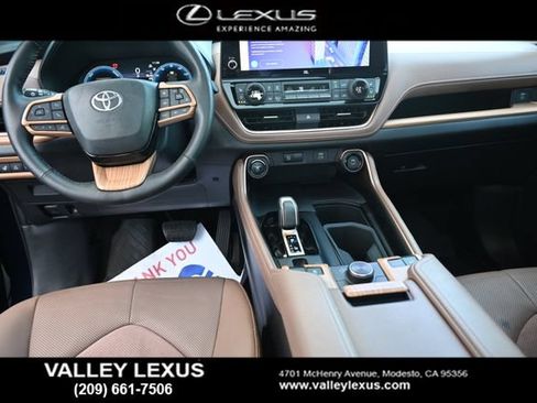 Used 2025 Toyota Grand Highlander AWD Hybrid image 18