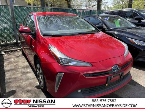 Used 2020 Toyota Prius XLE image 1