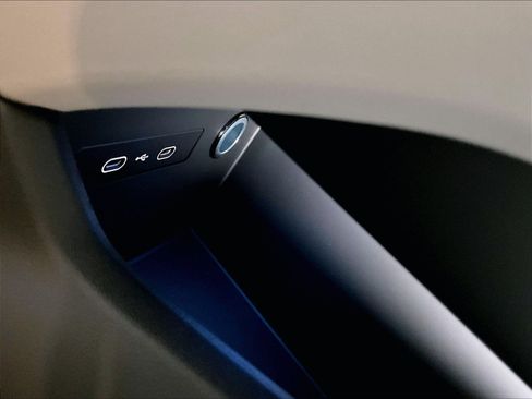 New 2025 Porsche Macan 4 Electric image 16