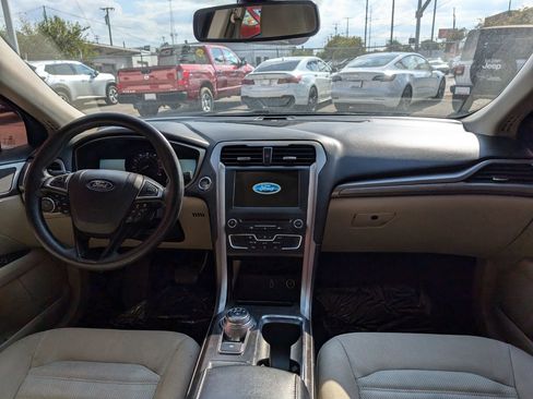 Used 2018 Ford Fusion SE image 14