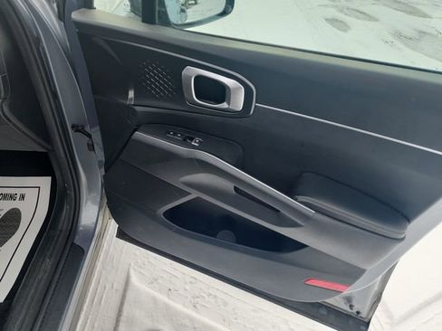 Used 2022 Kia Sorento LX image 12