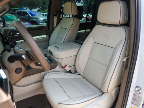Used 2026 GMC Yukon XL Denali w/ Denali Reserve Package AWD/4WD image 7