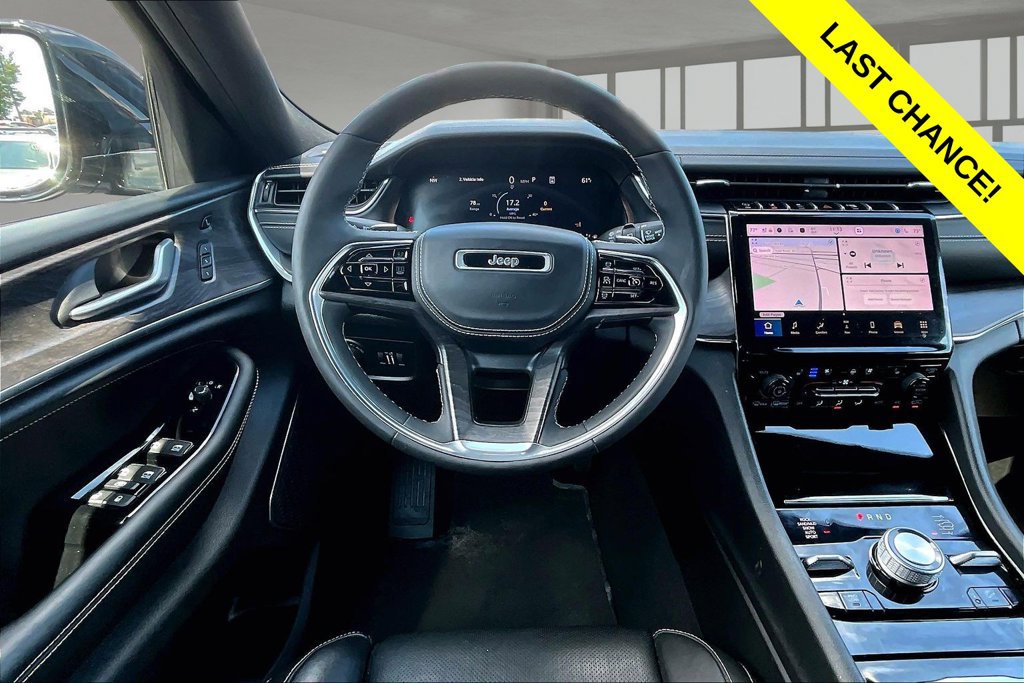 Used 2023 Jeep Grand Cherokee Overland w/ Luxury Tech Group IV AWD/4WD image 5