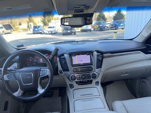 Used 2016 GMC Yukon XL Denali image 9
