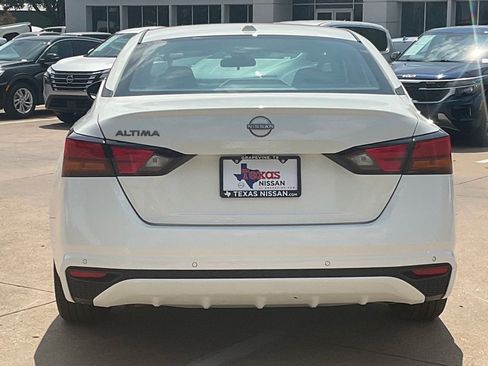 Used 2025 Nissan Altima 2.5 SV FWD image 5