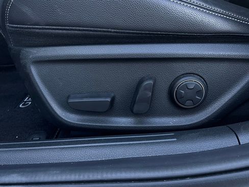 Used 2025 Genesis G70 2.5T image 11