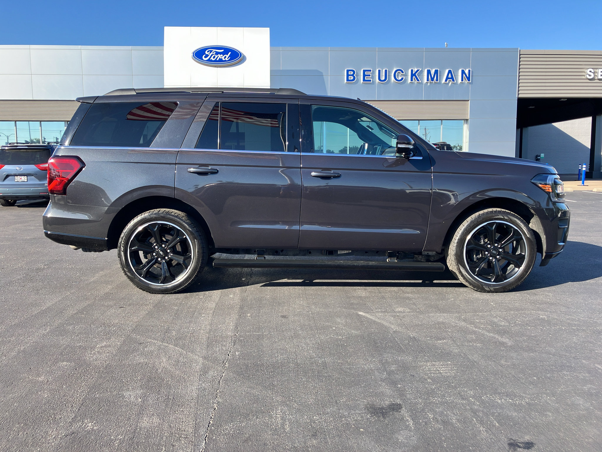 Used 2023 Ford Expedition Limited AWD/4WD image 7