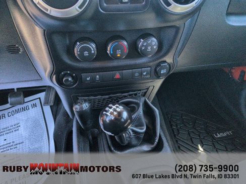 Used 2015 Jeep Wrangler Unlimited Rubicon w/ Dual Top Group AWD/4WD image 18