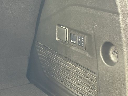 Used 2025 Chevrolet Tahoe Z71 w/ Comfort Package image 13