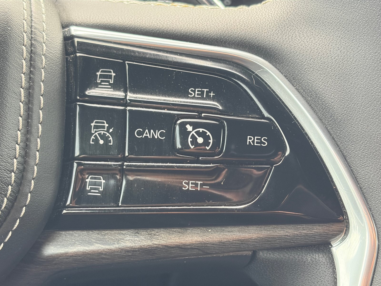 Used 2023 Jeep Grand Cherokee L Overland AWD/4WD image 18