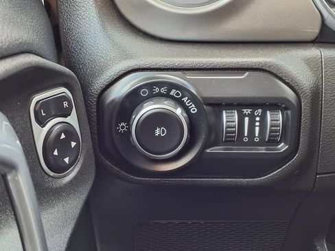Certified 2019 Jeep Wrangler Unlimited Sahara AWD/4WD image 17