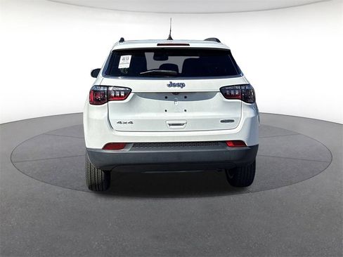 Certified 2022 Jeep Compass Latitude image 5