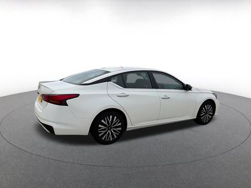 Used 2025 Nissan Altima 2.5 SV FWD image 12
