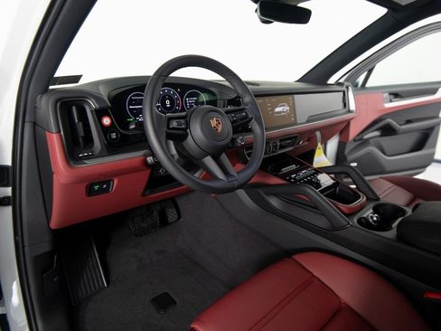 New 2026 Porsche Cayenne image 16