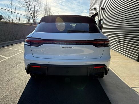 Certified 2025 Porsche Macan Turbo image 6