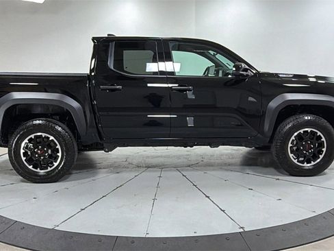 Certified 2025 Toyota Tacoma TRD Off-Road image 6