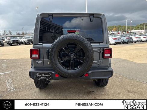 Used 2020 Jeep Wrangler Unlimited Sahara image 16