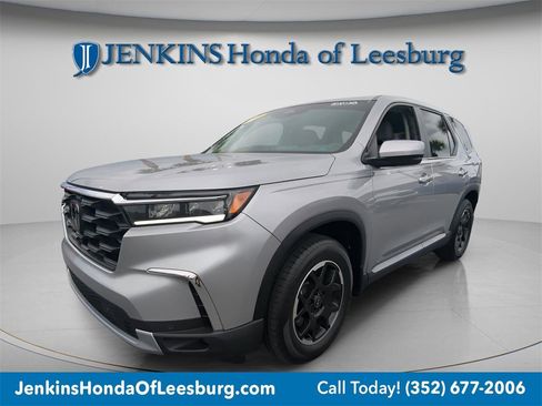 Certified 2025 Honda Pilot EX-L image 9