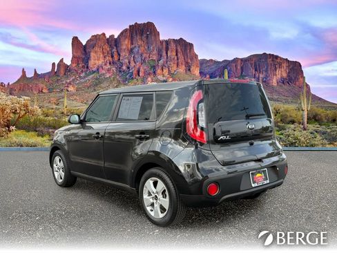Used 2019 Kia Soul FWD image 4