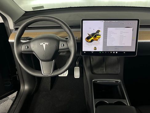 Used 2024 Tesla Model Y Performance image 11