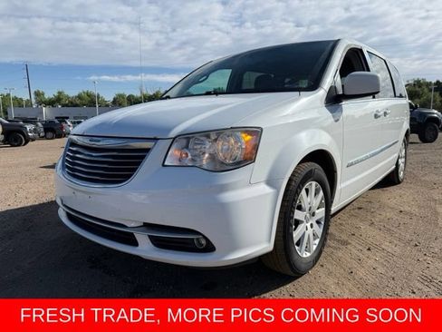 Used 2016 Chrysler Town & Country Touring FWD image 1