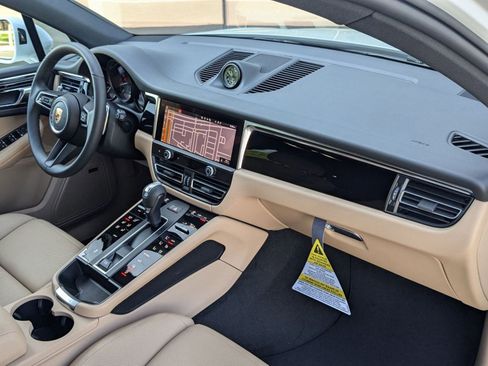 Used 2025 Porsche Macan image 26