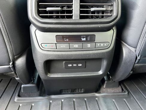 Used 2024 Honda Pilot EX-L image 9