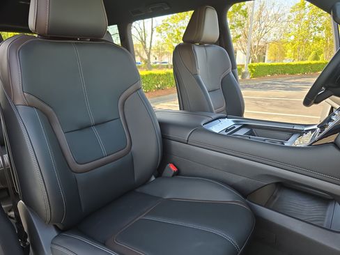 New 2025 Nissan Armada SL image 10