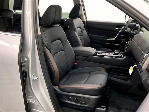 New 2025 Nissan Pathfinder Platinum w/ Lighting Package (N93) image 37
