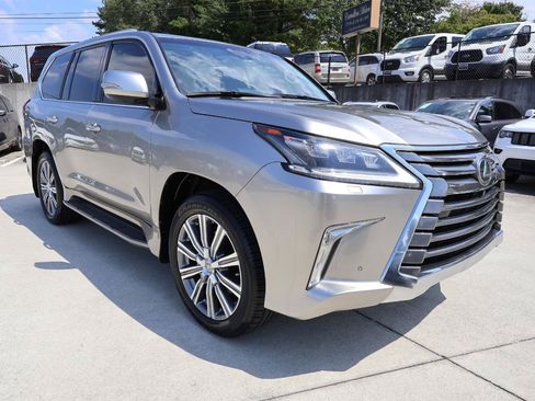 Used 2016 Lexus LX 570 4WD w/ Luxury Package image 9