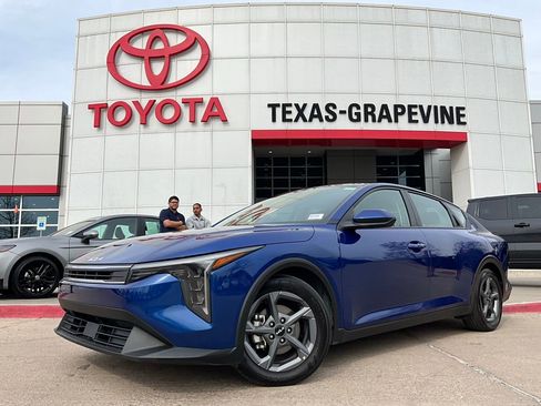 Used 2025 Kia K4 LXS image 3