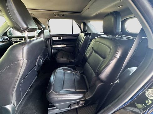 Used 2021 Ford Explorer Limited w/ Equipment Group 301A AWD/4WD image 27