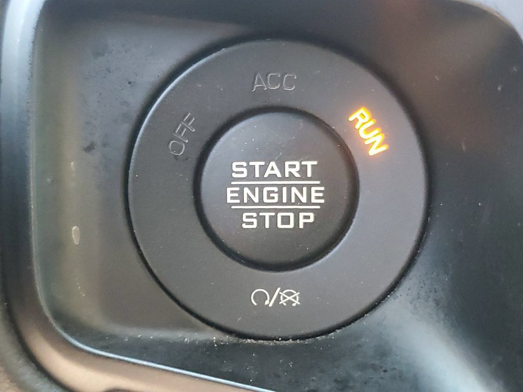 Used 2025 Jeep Wrangler Unlimited Rubicon AWD/4WD image 17