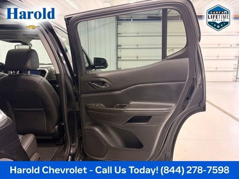 Used 2019 GMC Acadia SLT w/ GMC Pro Grade Package AWD/4WD image 8
