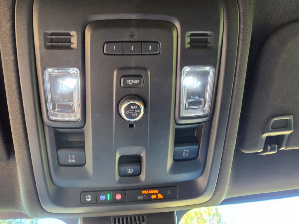 Used 2023 GMC Yukon XL SLT AWD/4WD image 30