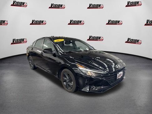 Used 2022 Hyundai Elantra SEL w/ Preferred Accessory Package image 3