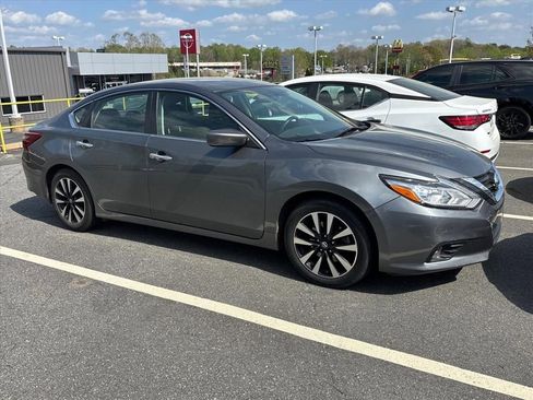 Used 2018 Nissan Altima 2.5 SV image 5