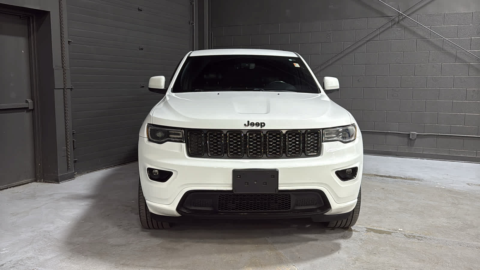 Used 2020 Jeep Grand Cherokee Altitude AWD/4WD image 2
