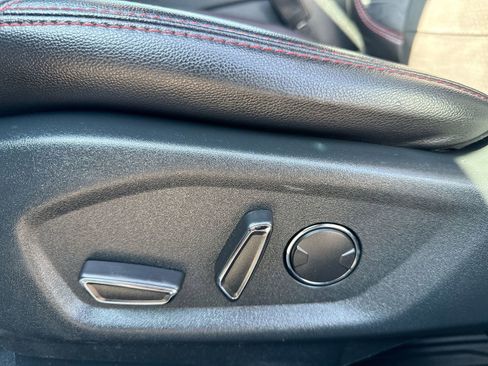 Used 2018 Ford Explorer XLT w/ Equipment Group 202A image 13