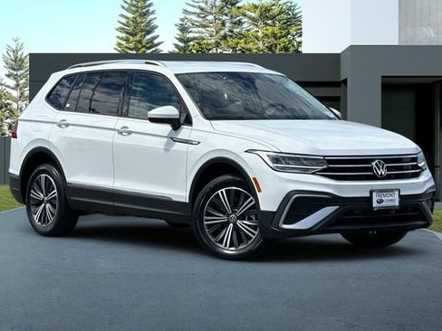 Used 2024 Volkswagen Tiguan Wolfsburg Edition AWD/4WD image 2